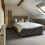 Будинок відпочинку Grove House - 4 Bedroom Sleeps 8 Only 1 Mile From Centre
