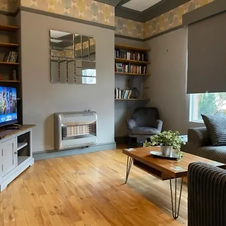 Grove House - 4 Bedroom Sleeps 8 Only 1 Mile From Centre בית נופש לידס
