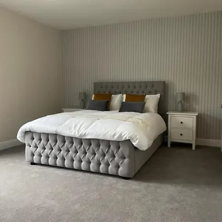 Grove House - 4 Bedroom Sleeps 8 Only 1 Mile From Centre * Лідс
