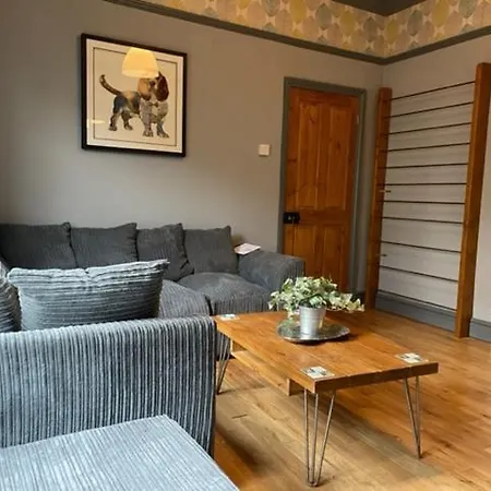 Holiday home Grove House - 4 Bedroom Sleeps 8 Only 1 Mile From Centre