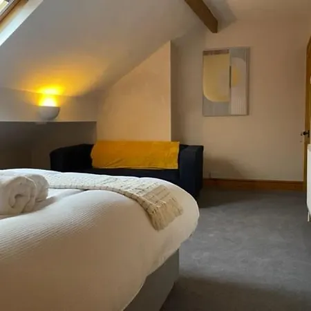 Grove House - 4 Bedroom Sleeps 8 Only 1 Mile From Centre Holiday home Leeds (West Yorkshire)