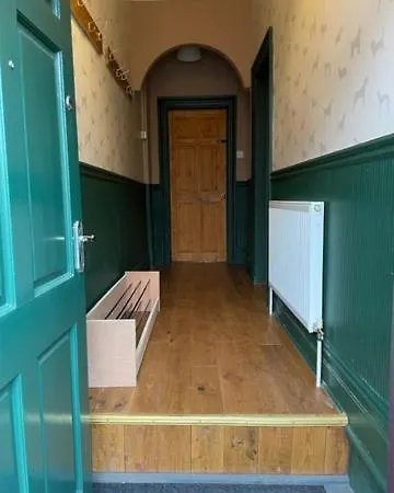 Grove House - 4 Bedroom Sleeps 8 Only 1 Mile From Centre בית נופש