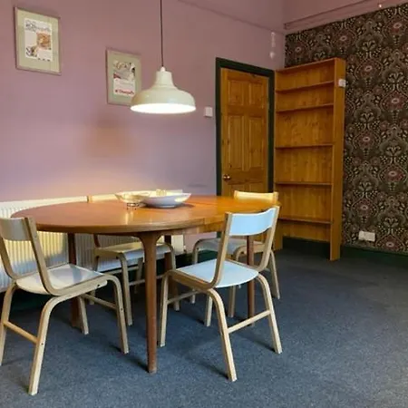 Grove House - 4 Bedroom Sleeps 8 Only 1 Mile From Centre * Лідс