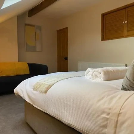 Grove House - 4 Bedroom Sleeps 8 Only 1 Mile From Centre Лідс