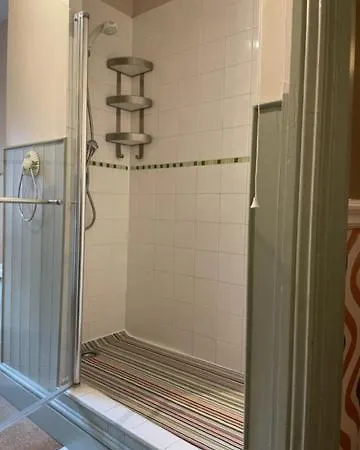 Feriehus Grove House - 4 Bedroom Sleeps 8 Only 1 Mile From Centre Leeds (West Yorkshire)