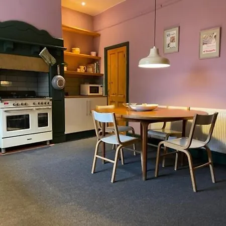 Grove House - 4 Bedroom Sleeps 8 Only 1 Mile From Centre * לידס