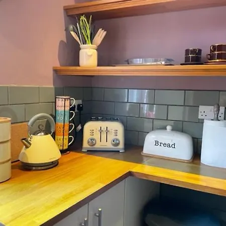 בית נופש Grove House - 4 Bedroom Sleeps 8 Only 1 Mile From Centre *