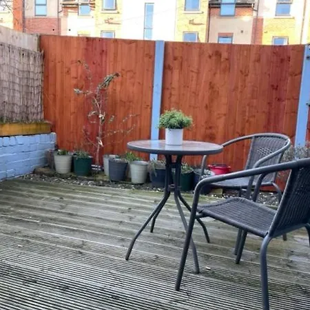 Grove House - 4 Bedroom Sleeps 8 Only 1 Mile From Centre Feriehus Leeds (West Yorkshire)