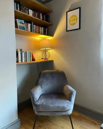 Grove House - 4 Bedroom Sleeps 8 Only 1 Mile From Centre *