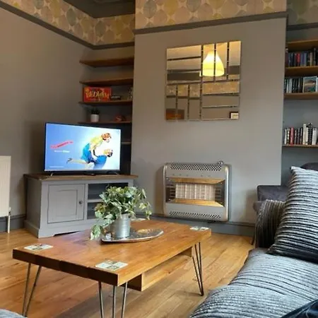 Grove House - 4 Bedroom Sleeps 8 Only 1 Mile From Centre *