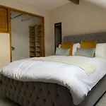 Holiday home Grove House - 4 Bedroom Sleeps 8 Only 1 Mile From Centre
